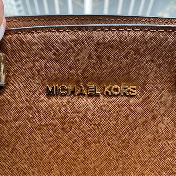 MICHAEL KORS Medium Selma Bag in Tan - Picture 7 of 13